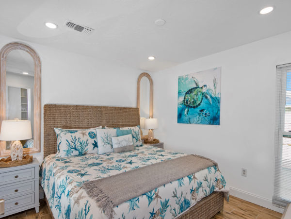 Fort Myers Beach Vacation Rental - Spacious 6 Bedroom Coastal Retreat Near Beach